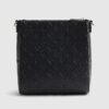 Svart monogrampräglad messenger-väska