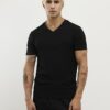 Svart muskelpassad T-shirt med V-ringning