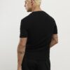 Svart muskelpassad T-shirt med V-ringning