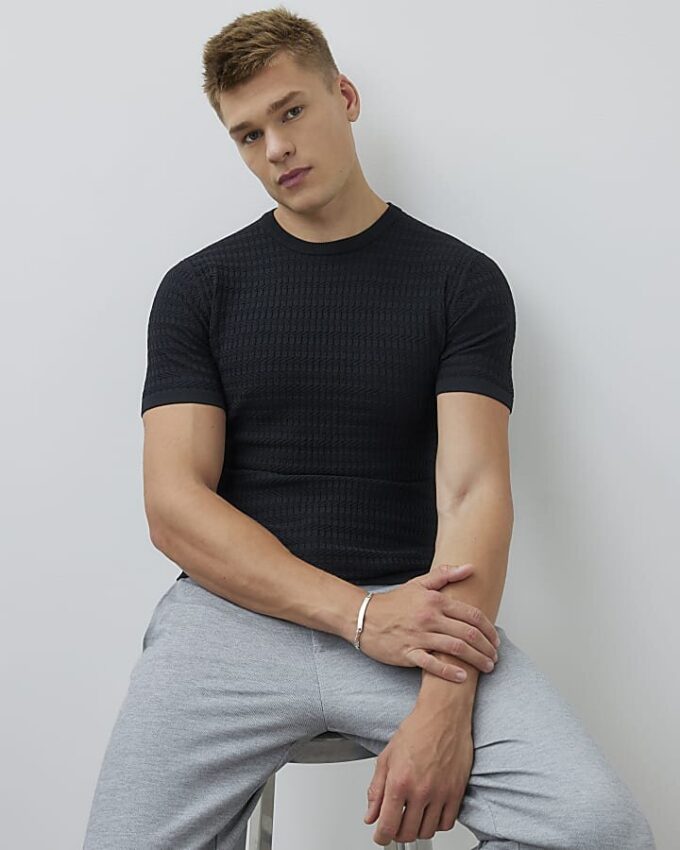 Svart muskelpassad texturerad T-shirt