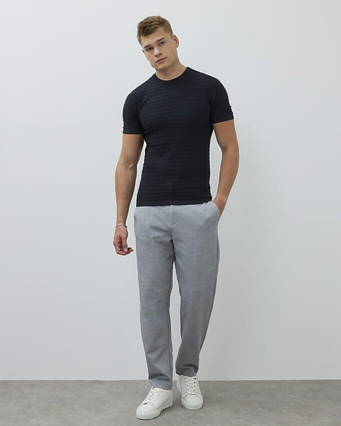Svart muskelpassad texturerad T-shirt