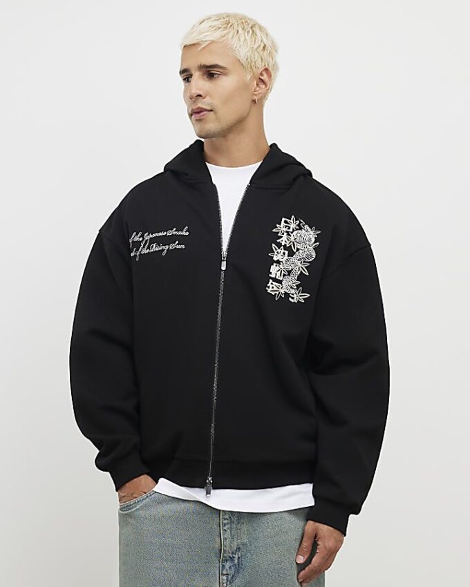 Svart oversized hoodie med japansk ormbrodyr och dragkedja