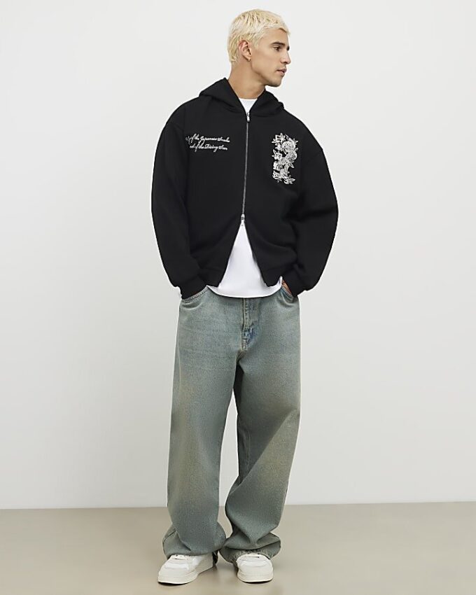Svart oversized hoodie med japansk ormbrodyr och dragkedja