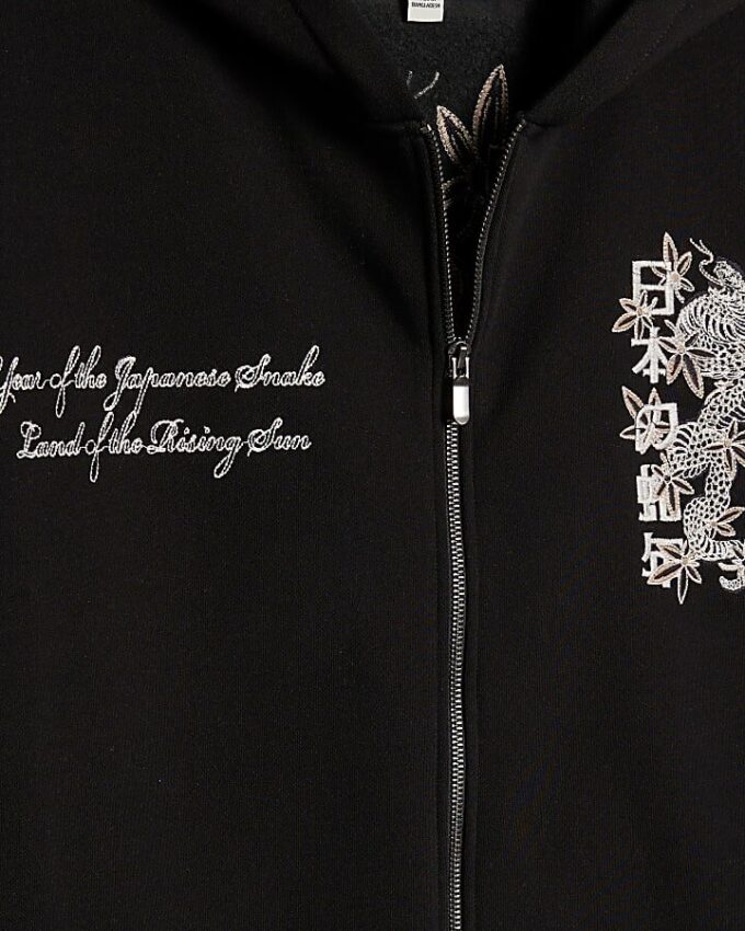 Svart oversized hoodie med japansk ormbrodyr och dragkedja
