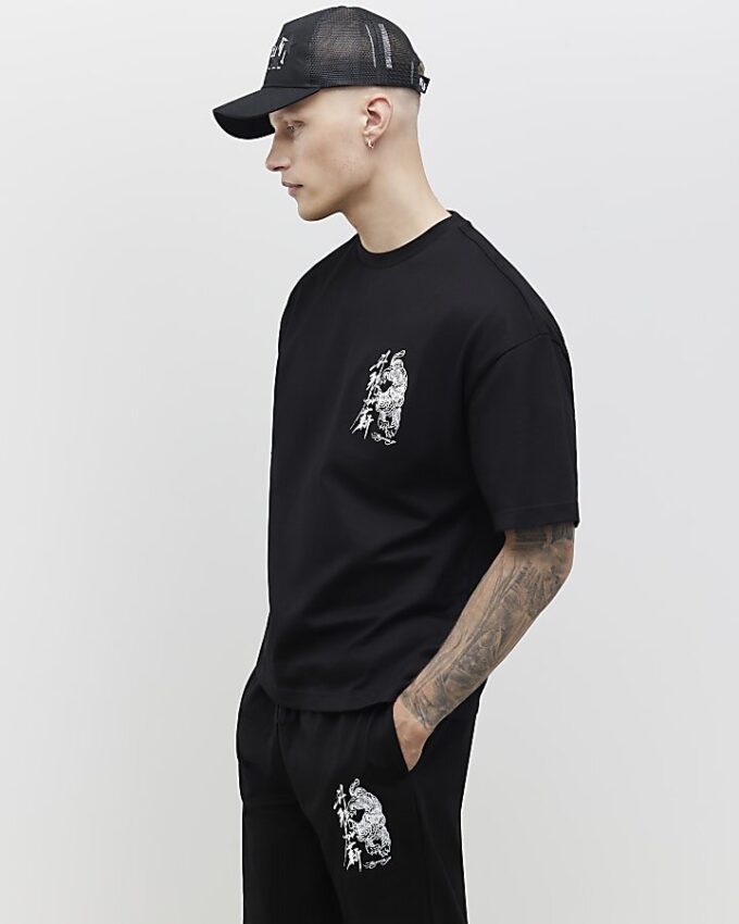 Svart oversized-passad japansk T-shirt-set