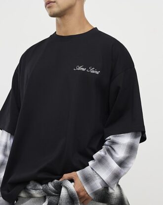 Svart oversized-passad T-shirt med lager på lager-mönster