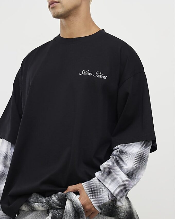 Svart oversized-passad T-shirt med lager på lager-mönster Svart oversized-passad T-shirt med lager på lager-mönster