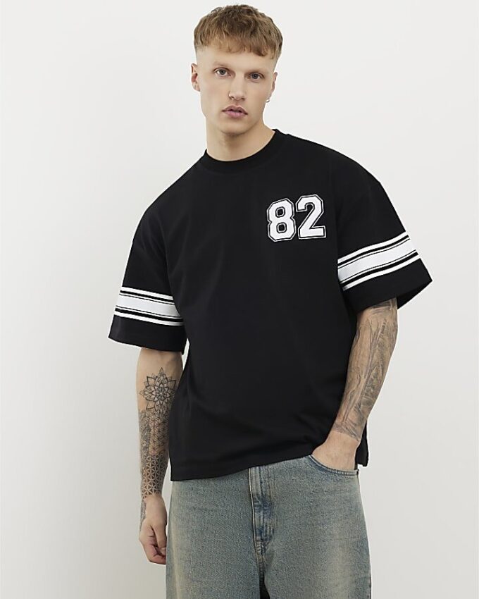 Svart oversized-passformad T-shirt med 72 ränder