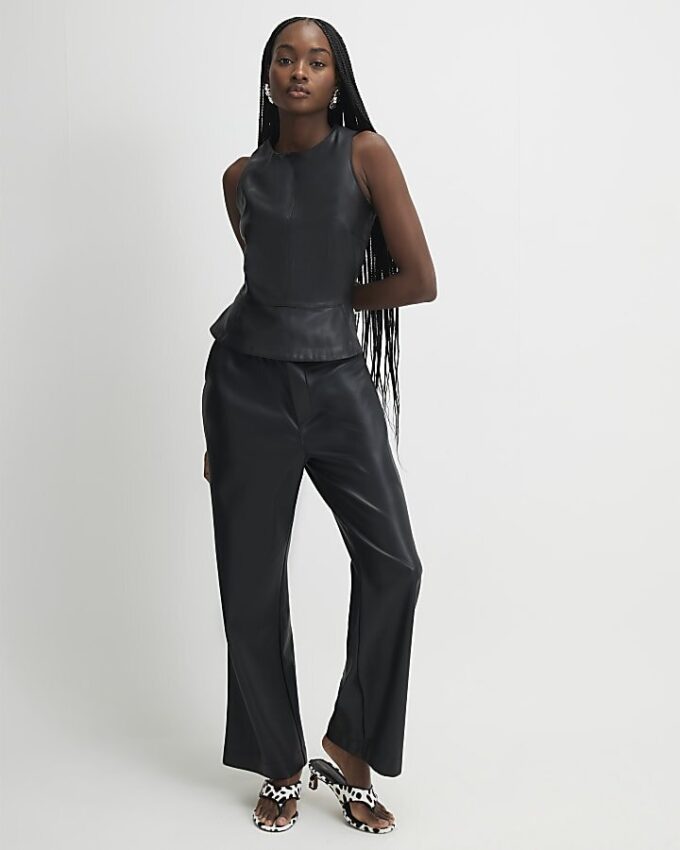 Svart peplum-top i imiterat läder