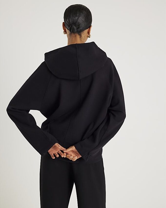 Svart premium-hoodie med långa ärmar