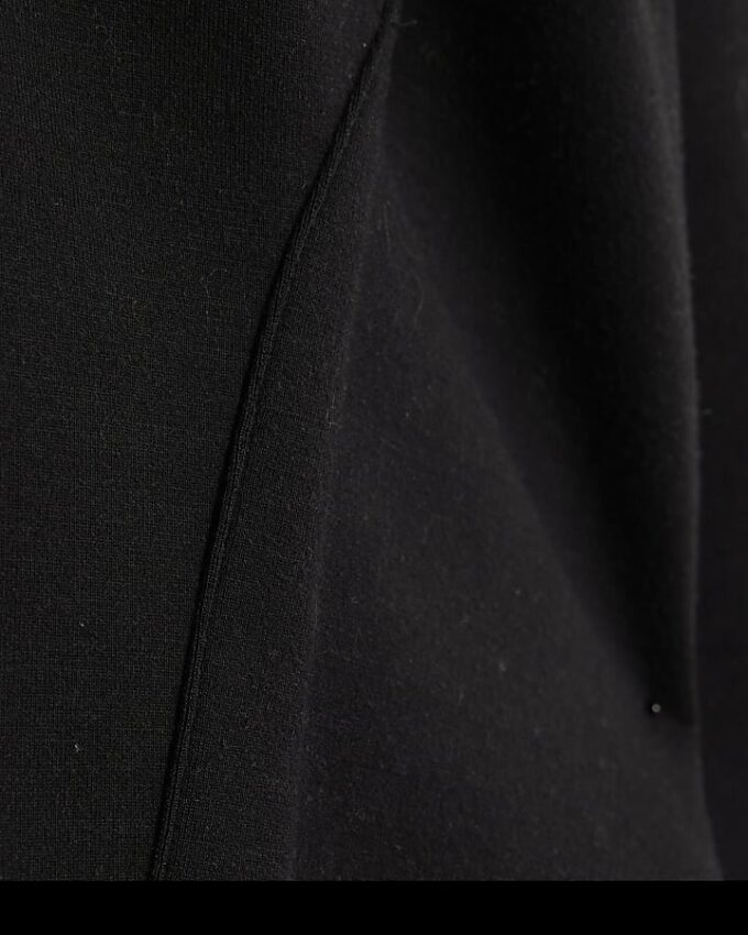 Svart premium-hoodie med långa ärmar