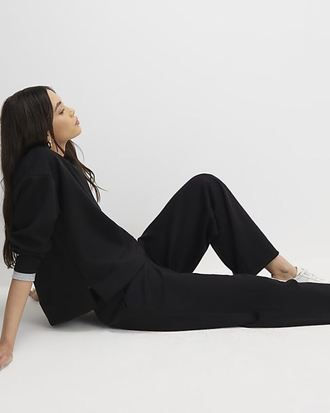 Svart premium joggingbyxa med vida ben
