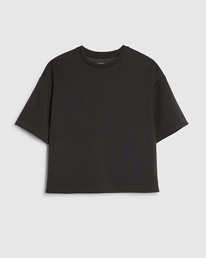 Svart premium-T-shirt med korta ärmar och boxig passform