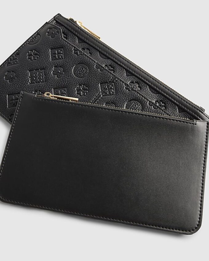 Svart präglad resplånbok med monogram