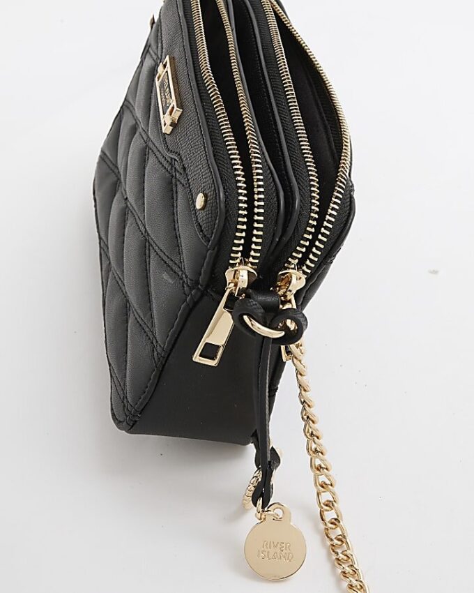 Svart quiltad crossbody-väska i konstläder