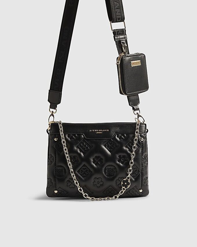 Svart quiltad crossbody-väska med monogram