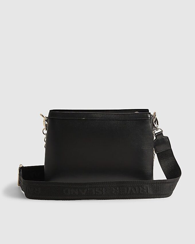 Svart quiltad crossbody-väska med monogram