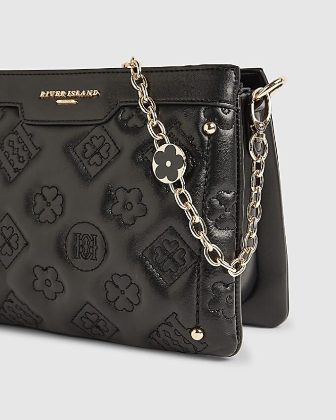 Svart quiltad crossbody-väska med monogram