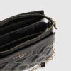 Svart quiltad crossbody-väska med monogram