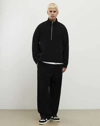 Svart regular fit-tröja i corduroy med trattkrage