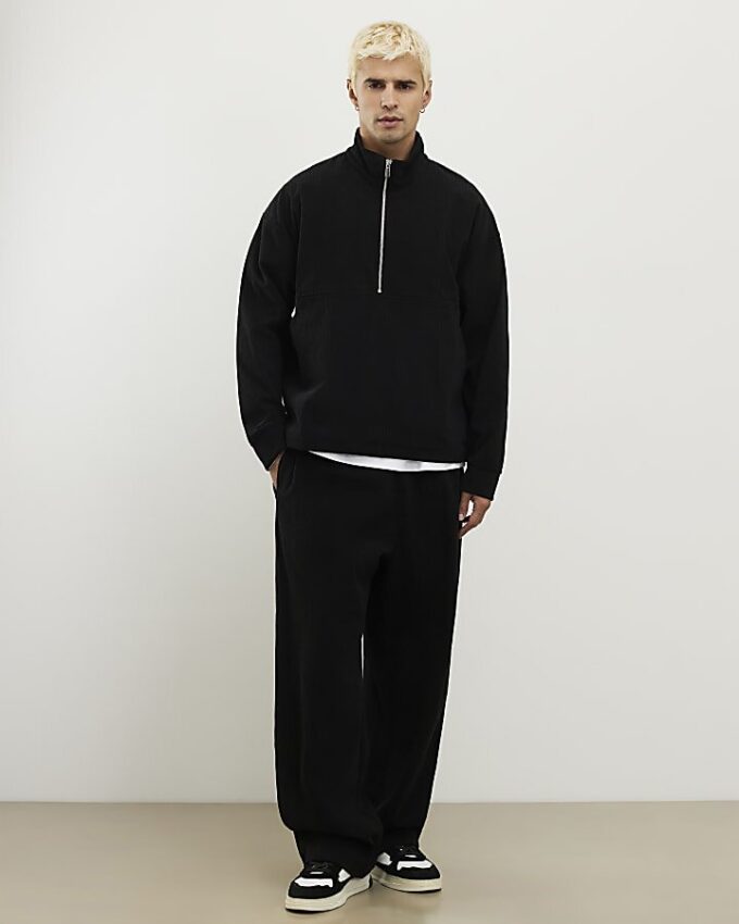 Svart regular fit-tröja i corduroy med trattkrage