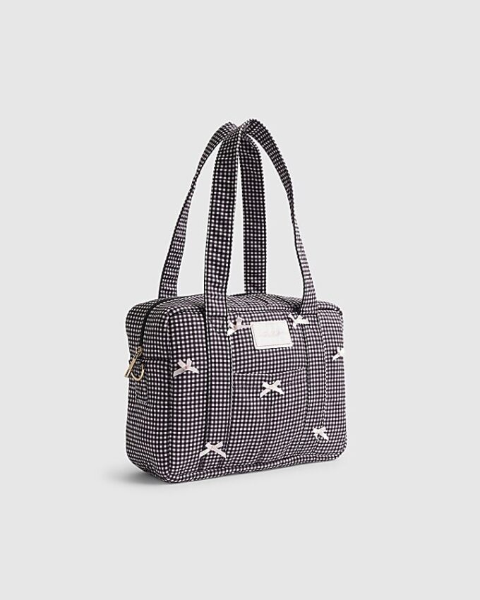 Svart resväska med gingham-mönster och rosett