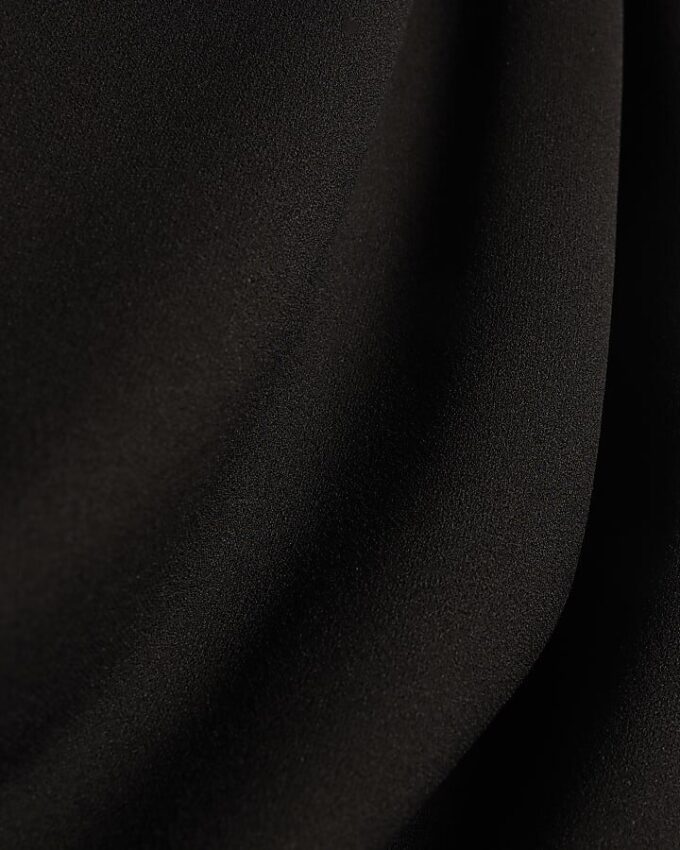 Svart ärmlös asymmetrisk draperad jumpsuit