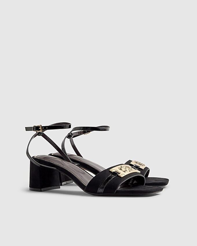 Svart sandal med blockklack