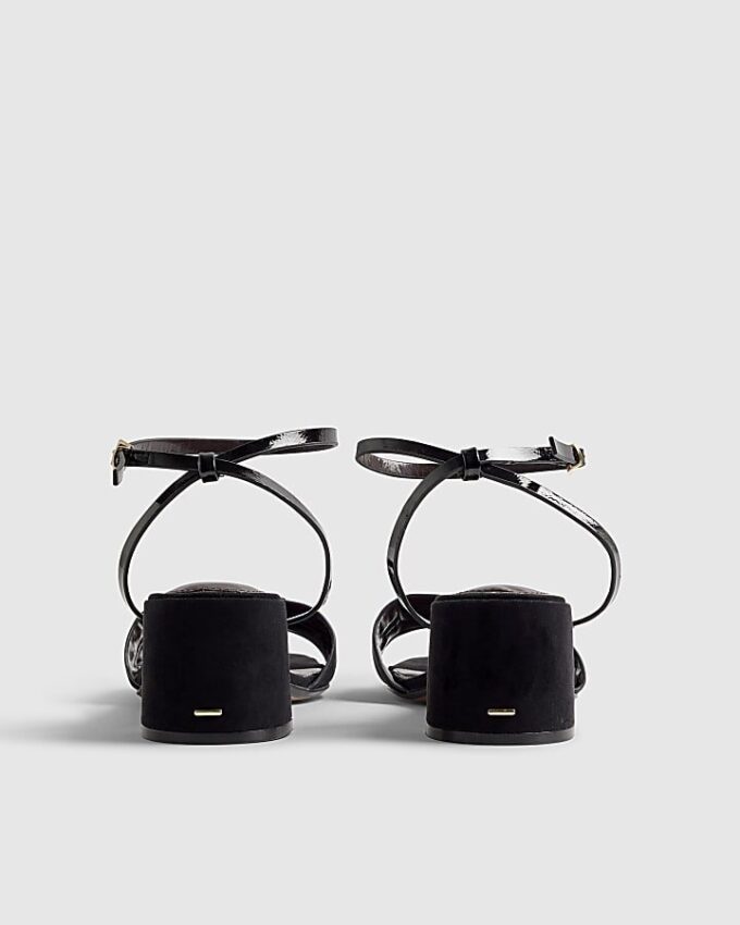Svart sandal med blockklack
