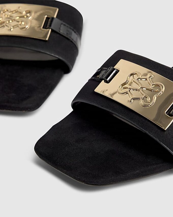 Svart sandal med blockklack