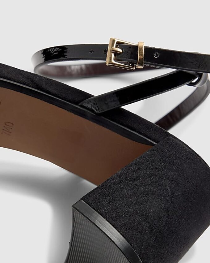Svart sandal med blockklack
