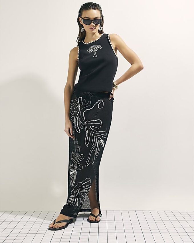Svart sarong med broderad palm