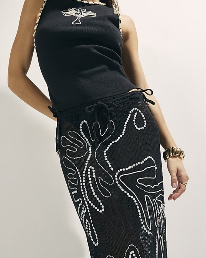 Svart sarong med broderad palm