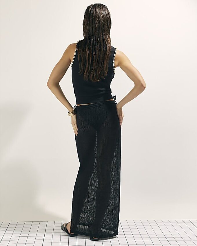 Svart sarong med broderad palm