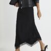 Svart satin asymmetrisk midikjol med spetsar