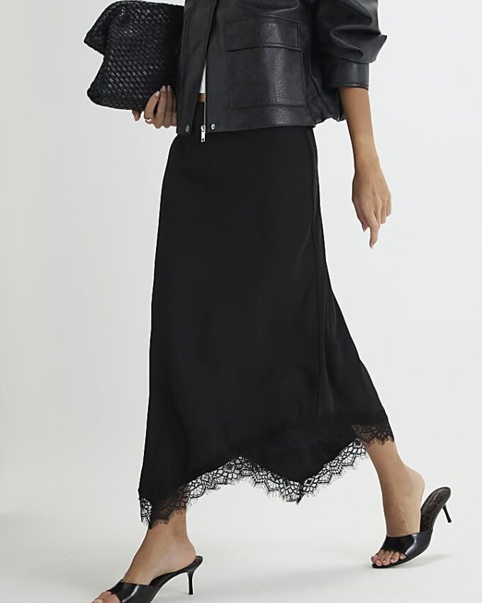 Svart satin asymmetrisk midikjol med spetsar