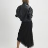 Svart satin asymmetrisk midikjol med spetsar