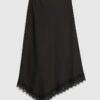 Svart satin asymmetrisk midikjol med spetsar