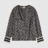 Svart skjorta med geometriskt mönster