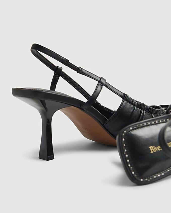 Svart skrynklade pumps med rosett