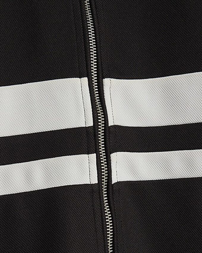 Svart slim fit-jacka med ränder och trattkrage