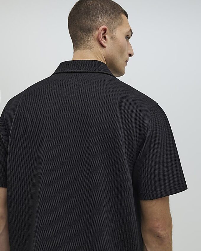 Svart slim fit-skjorta med revers