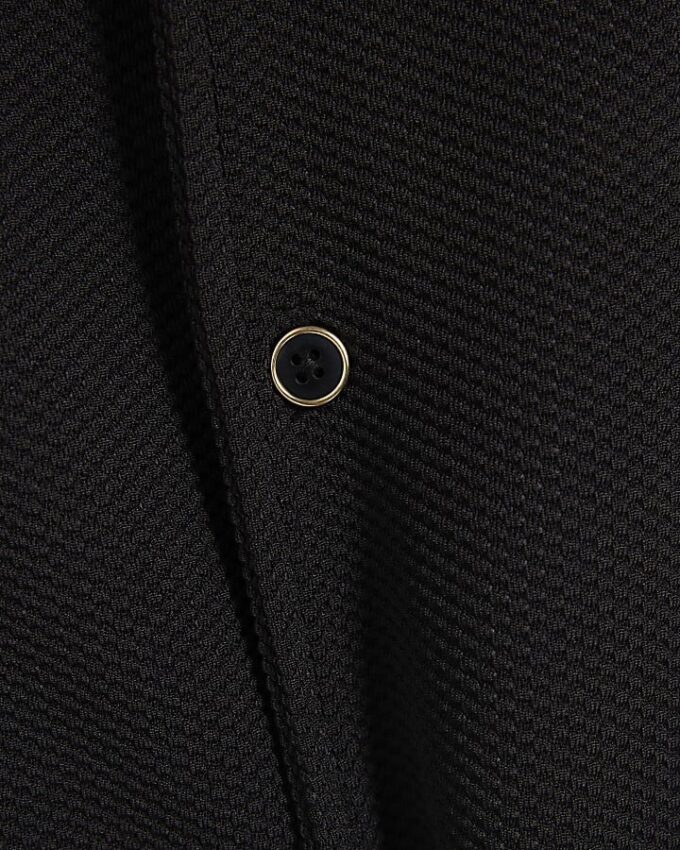 Svart slim fit-skjorta med revers