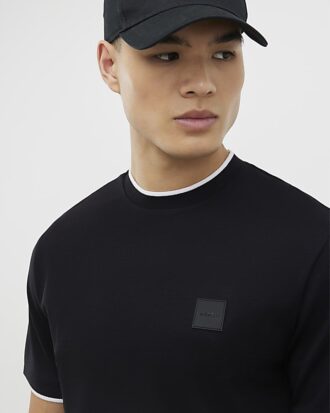 Svart slim fit-T-shirt med MCMXII-märke