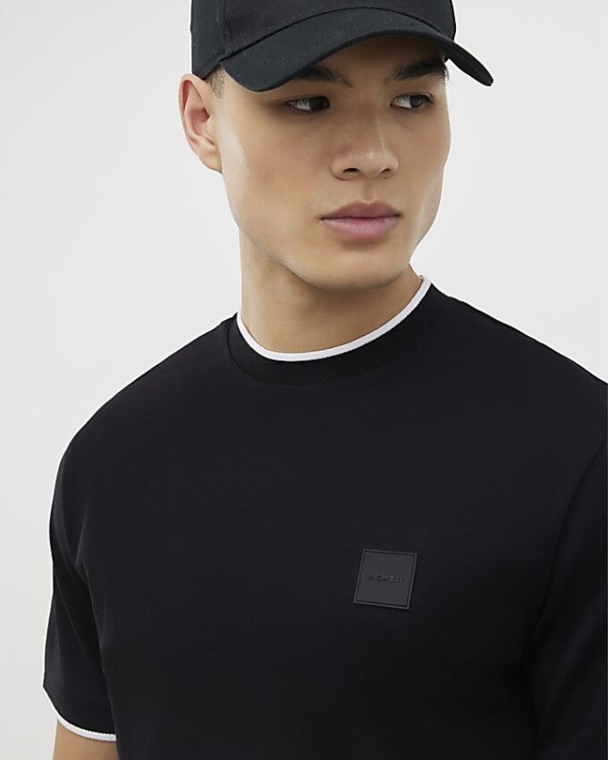 Svart slim fit-T-shirt med MCMXII-märke