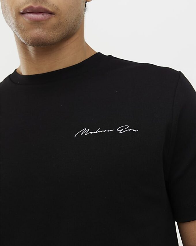 Svart slim fit-T-shirt med Modern Era-tryck
