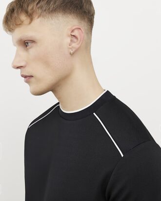 Svart slim fit-T-shirt med piping