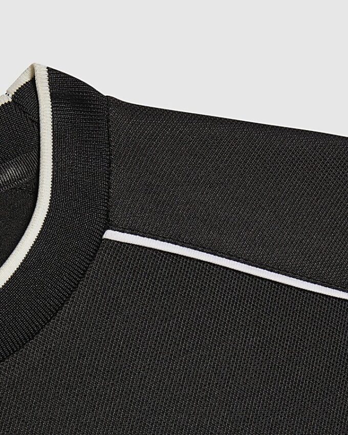 Svart slim fit-T-shirt med piping