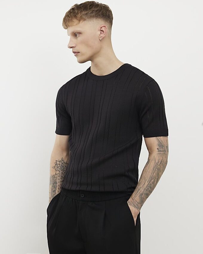 Svart slim fit-T-shirt med ribbade kanter