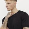 Svart slim fit-T-shirt med ribbade kanter